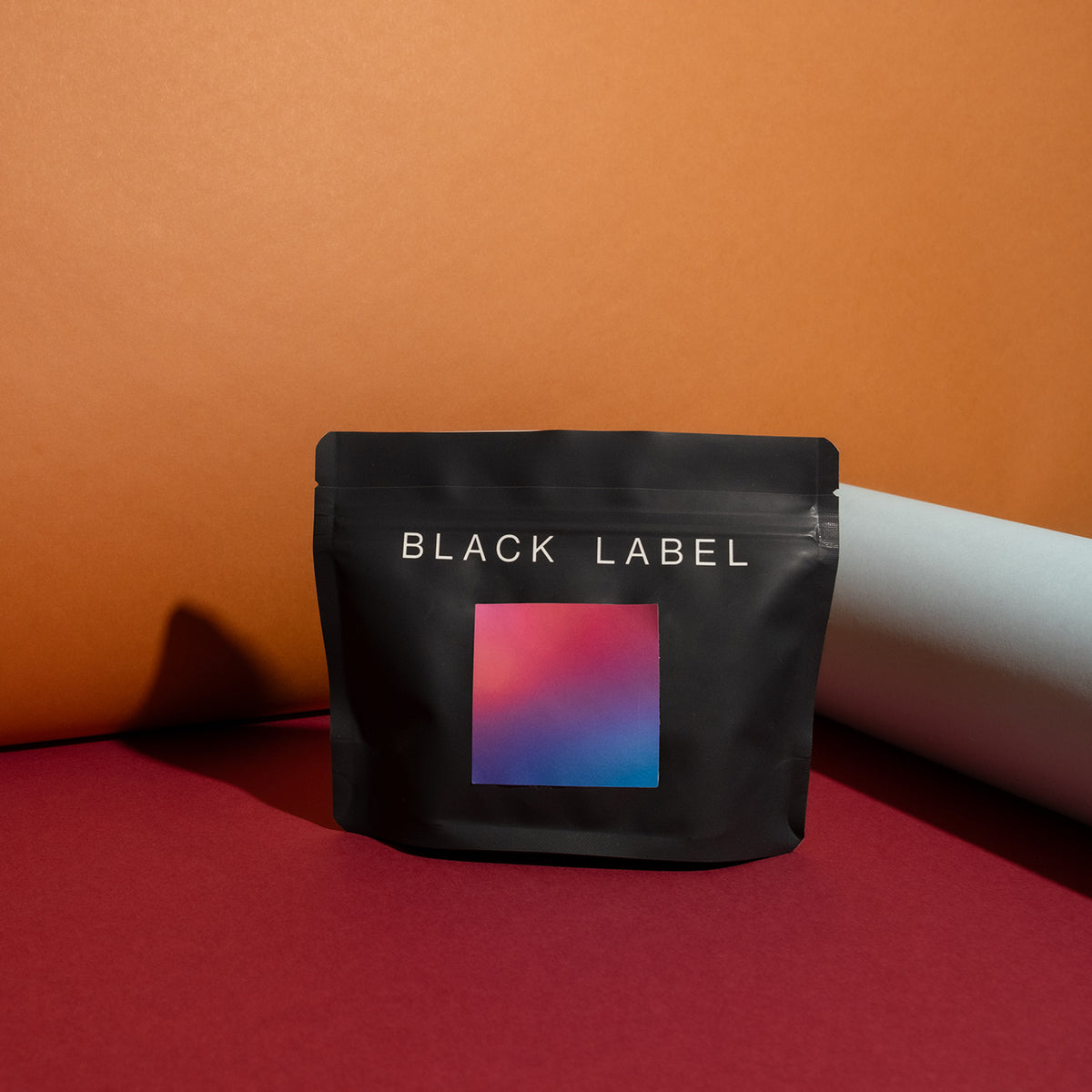 Jhoan Vergara - Thermal Shock Java coffee, showcasing its unique processing methods and rich flavor notes, including berries, citrus, and cocoa, sourced from Las Flores farm in Colombia.