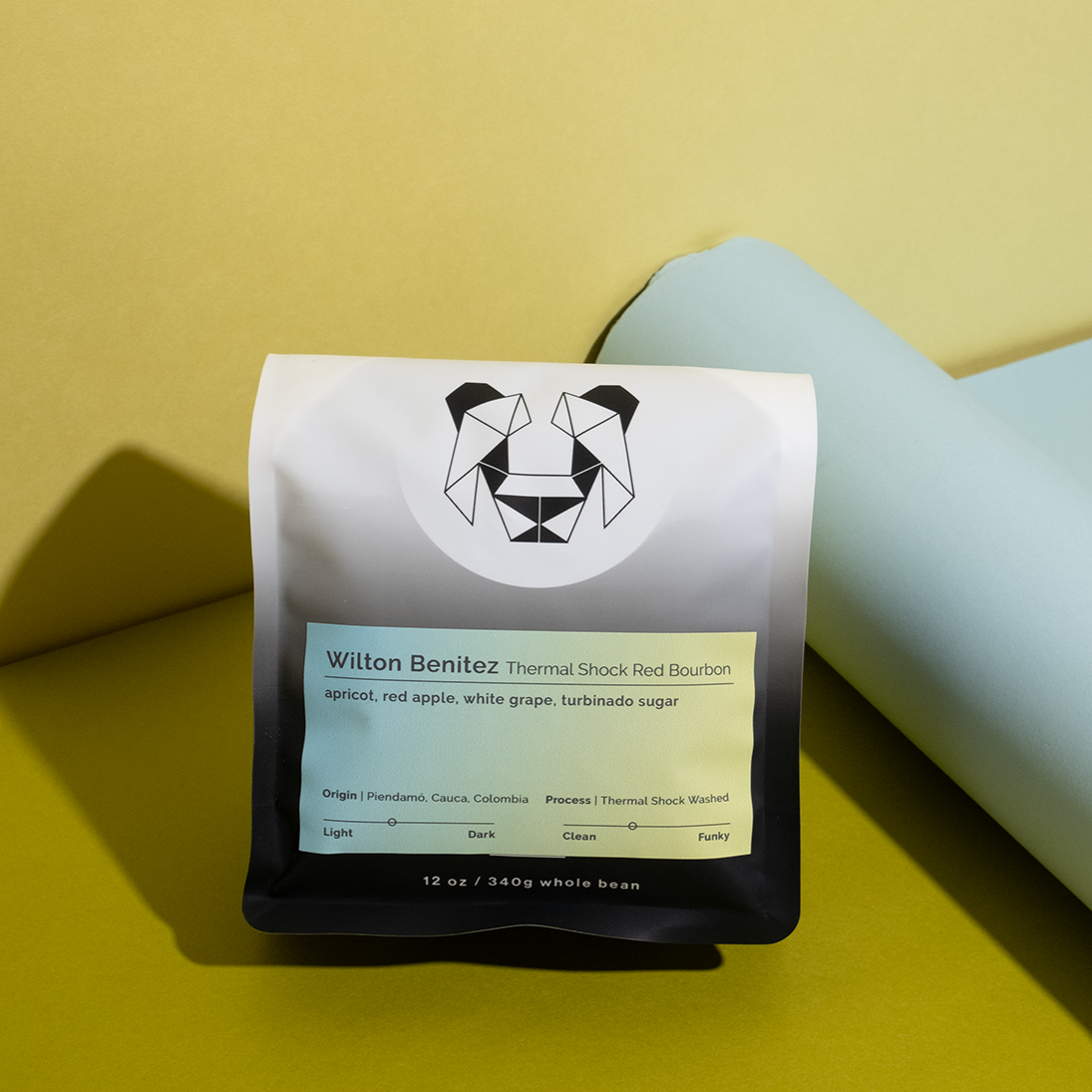 Wilton Benitez - Thermal Shock Red Bourbon coffee, showcasing coffee cherries, highlighting innovative processing methods by Wilton Benitez at Granja El Paraíso-92 in Colombia.