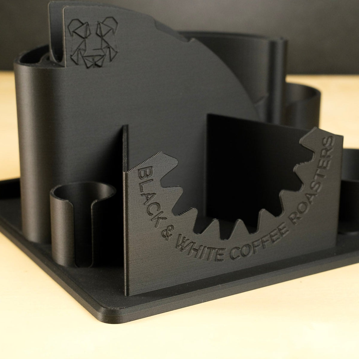 B&W Lab - Filter Holder elegantly organizes coffee filters and accessories, fitting Orea V3 methods, with slots for Comandante C40, crank, Negotiator, and RDT spray.